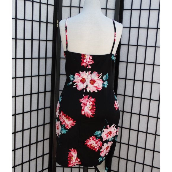 Floral Print V-Neck Cinched Size Chic Mini Dress - Picture 6 of 7